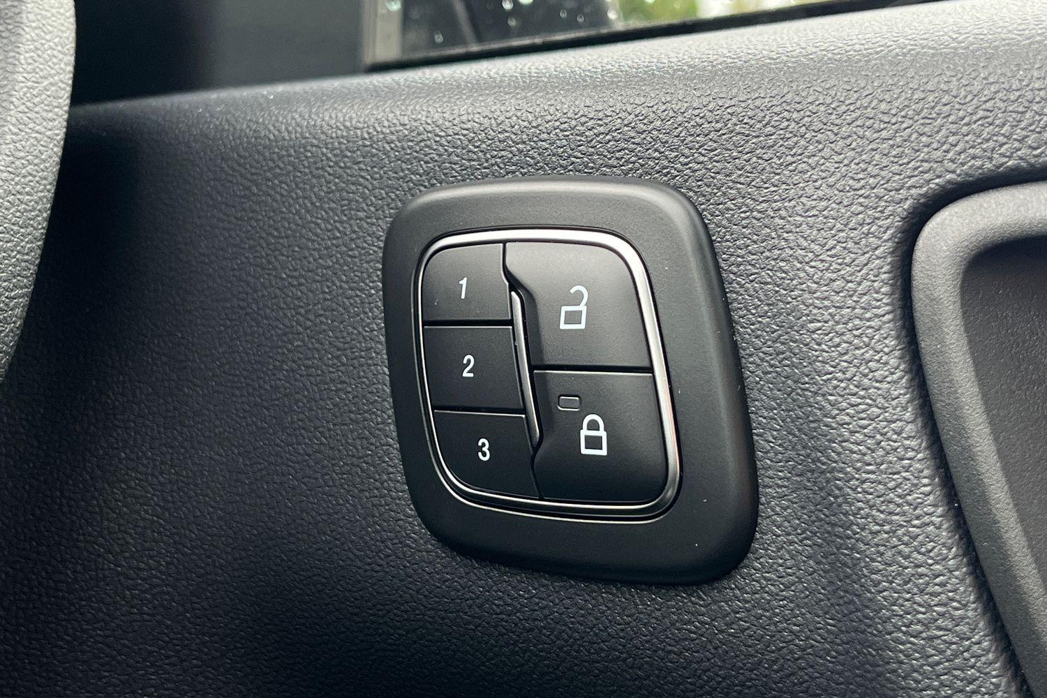 Ford KUGA Photo 36