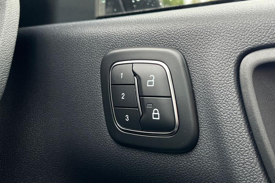 Ford KUGA Photo autoimg-bbed4556c81e0d4000215c0d1d744165592e5a81.jpg