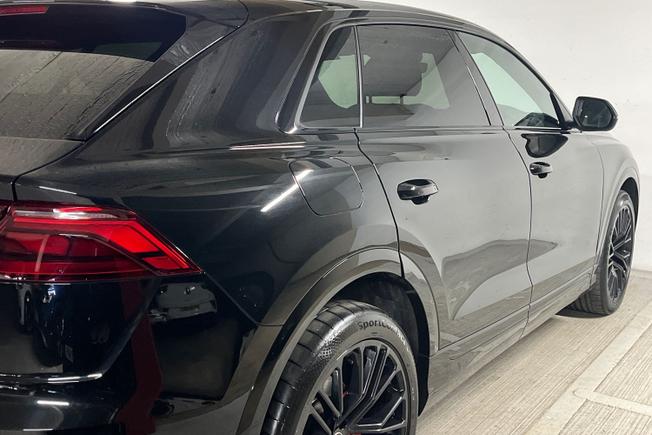 AUDI Q8 Photo 37