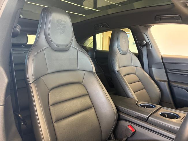 PORSCHE Taycan Photo 14