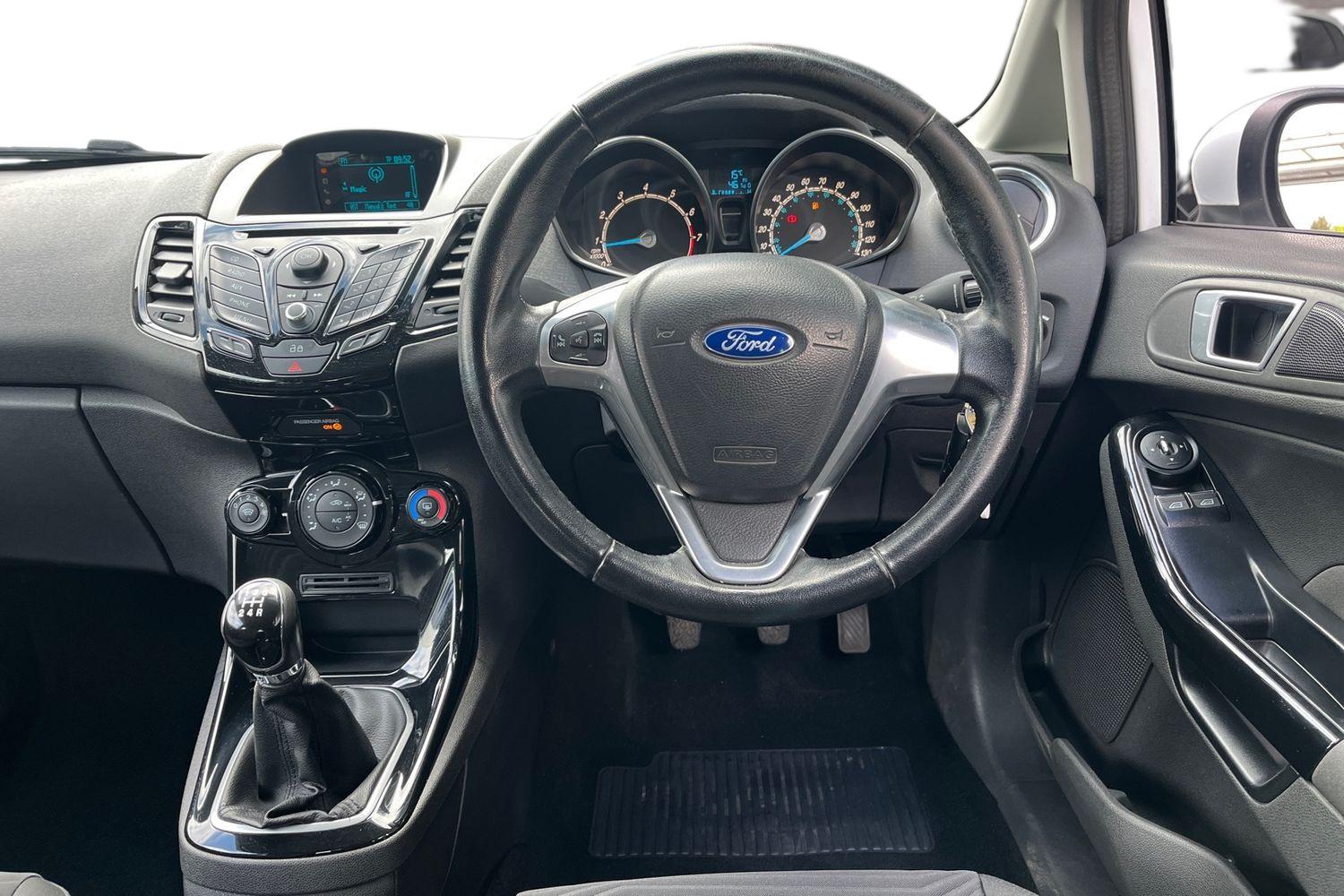 Ford Fiesta Photo 10