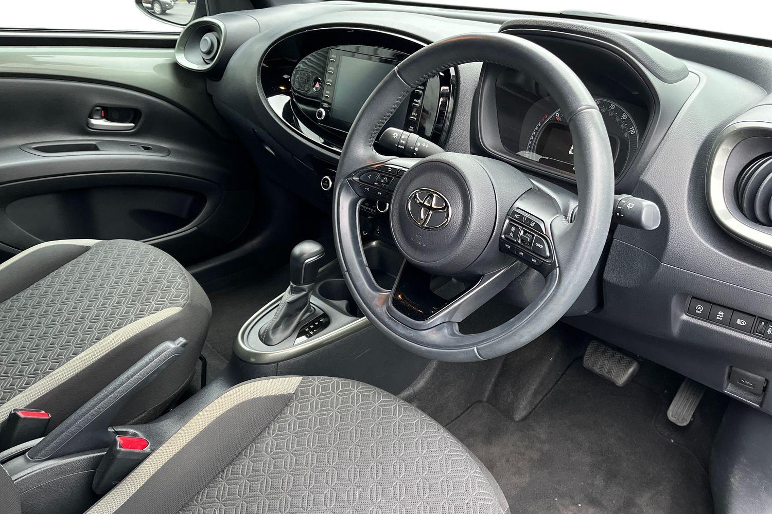 Toyota AYGO X Photo 8