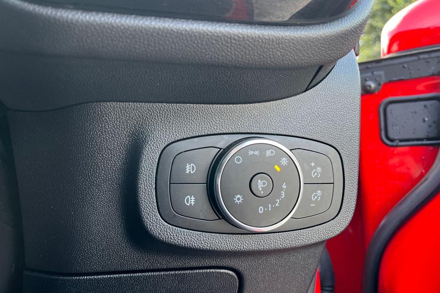 Ford FIESTA Photo autoimg-bbfeb4a6b46f88093ed1f837938a90b0b4169ce2.jpg