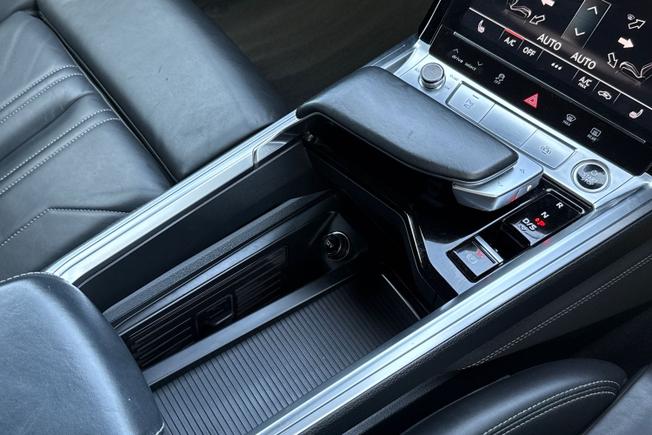 AUDI e-tron Photo 39