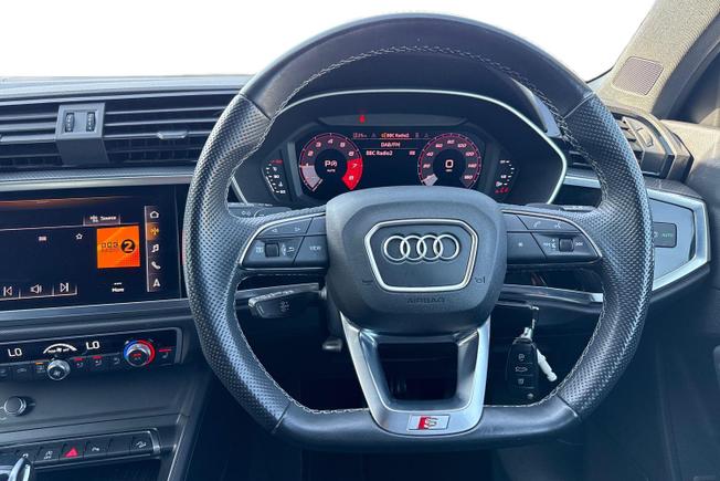 AUDI Q3 Photo 11