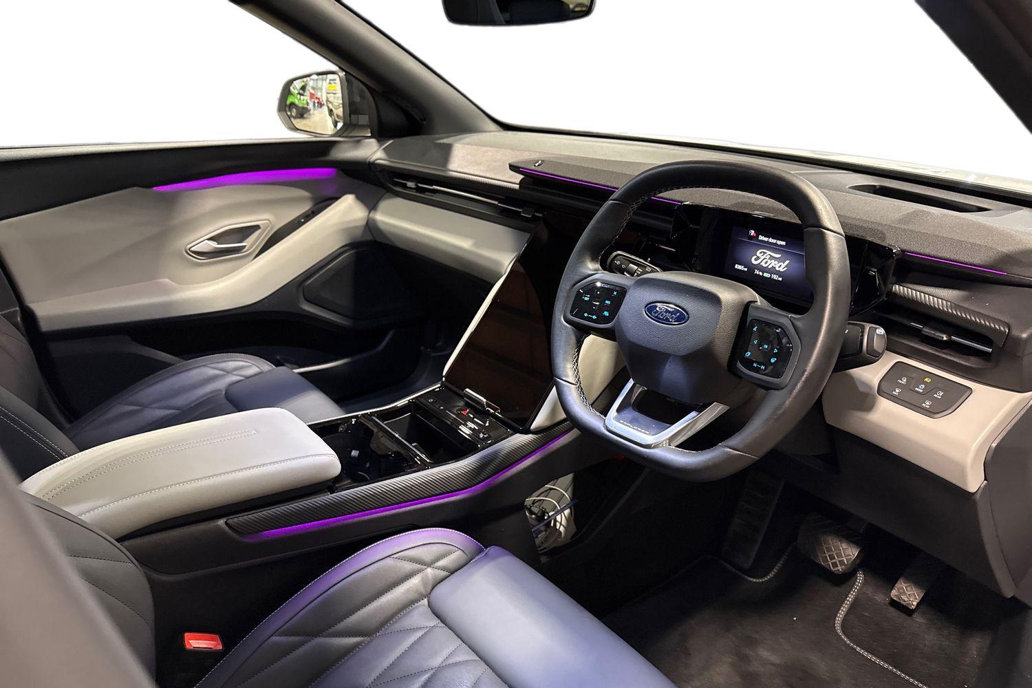 Ford Explorer Photo 8