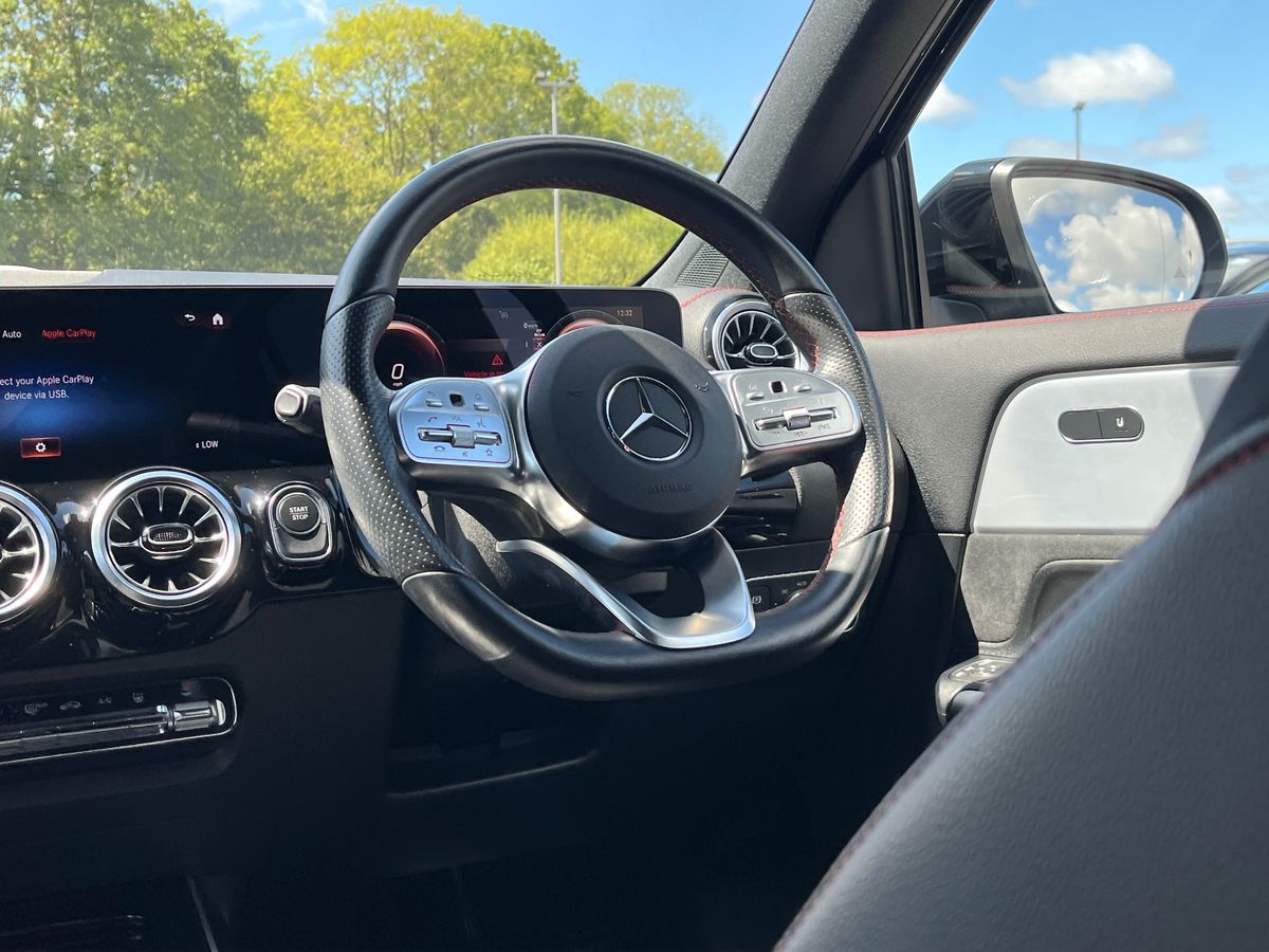 Mercedes-Benz EQA Photo 14