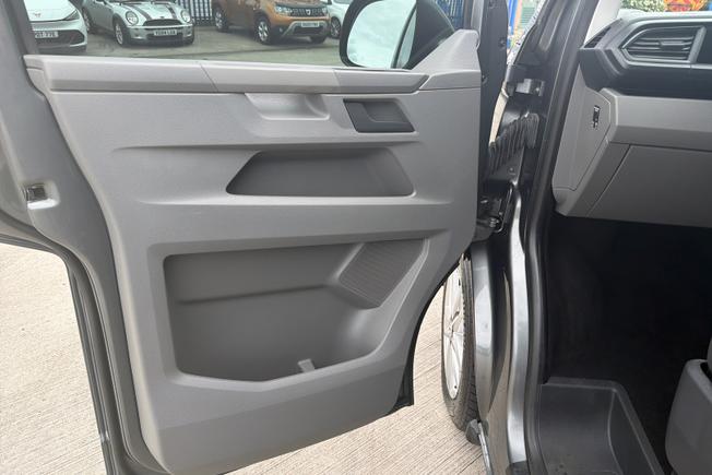 VOLKSWAGEN Transporter Shuttle Photo 49