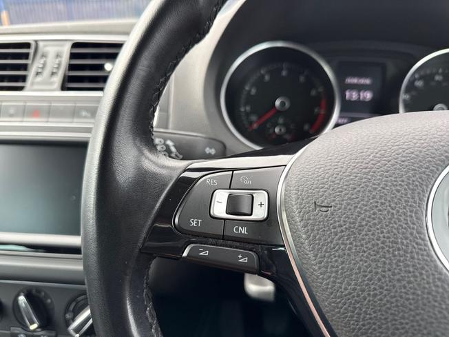 VOLKSWAGEN Polo Photo 16