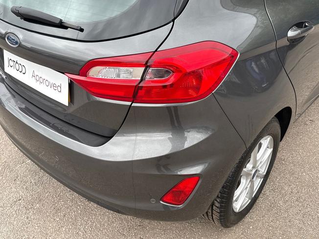 FORD Fiesta Photo 18