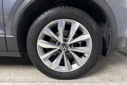 Volkswagen T-Roc Photo 5