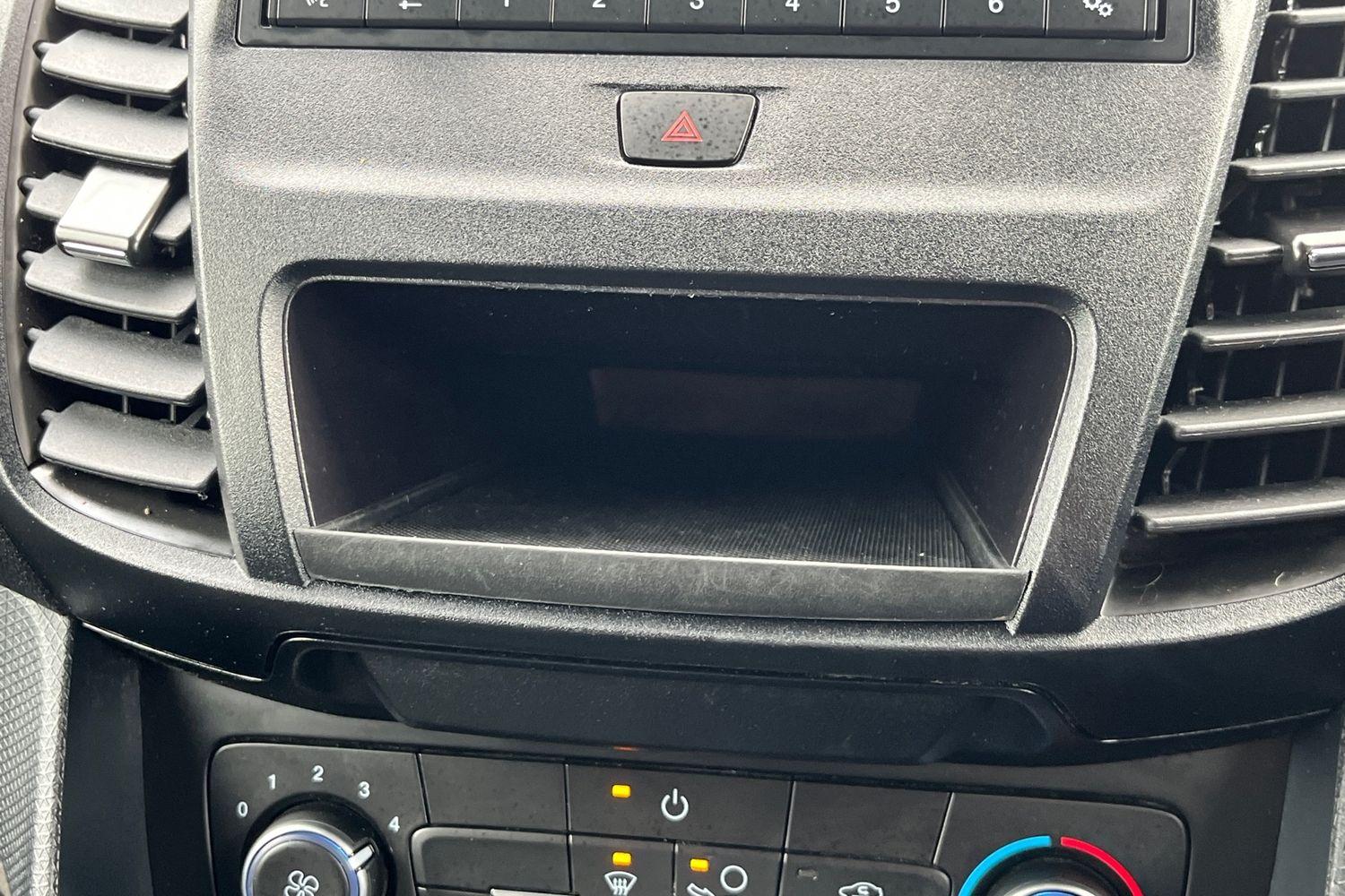 Ford TRANSIT CONNECT Photo 31