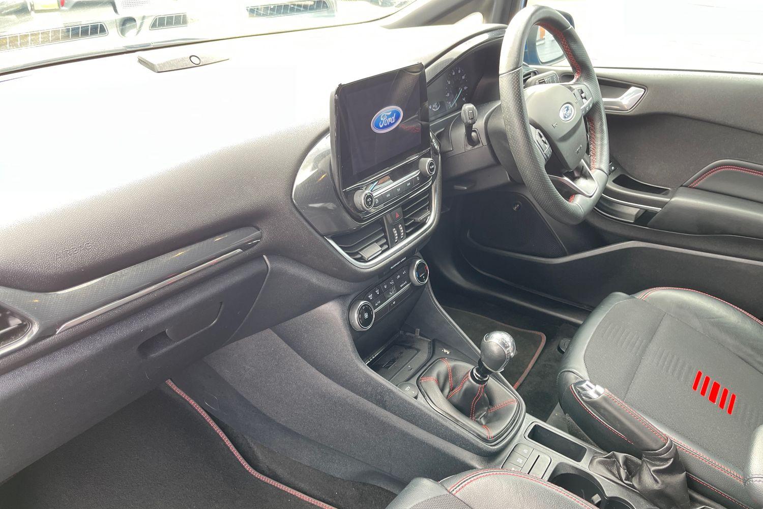 Ford FIESTA Photo 17
