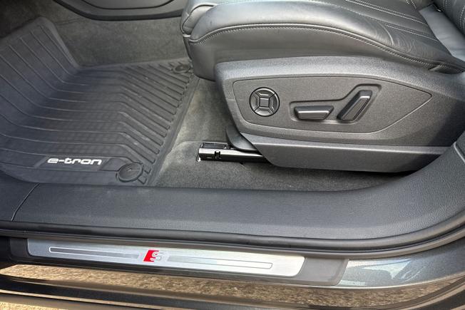 AUDI e-tron Photo 49
