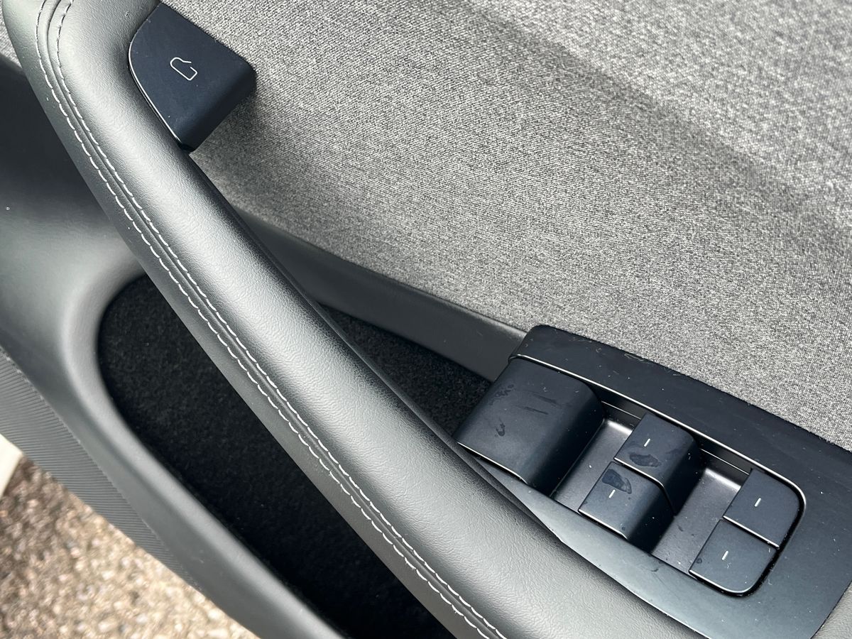 TESLA Model 3 Photo 30