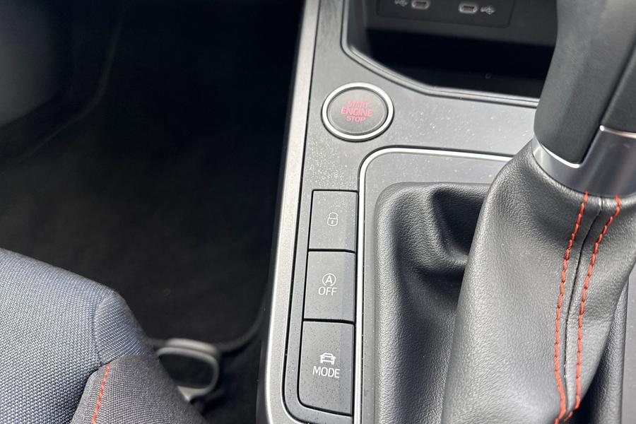 SEAT ARONA Photo autoimg-bc3221c9f401770b6663149f06ddc4d56c647339.jpg