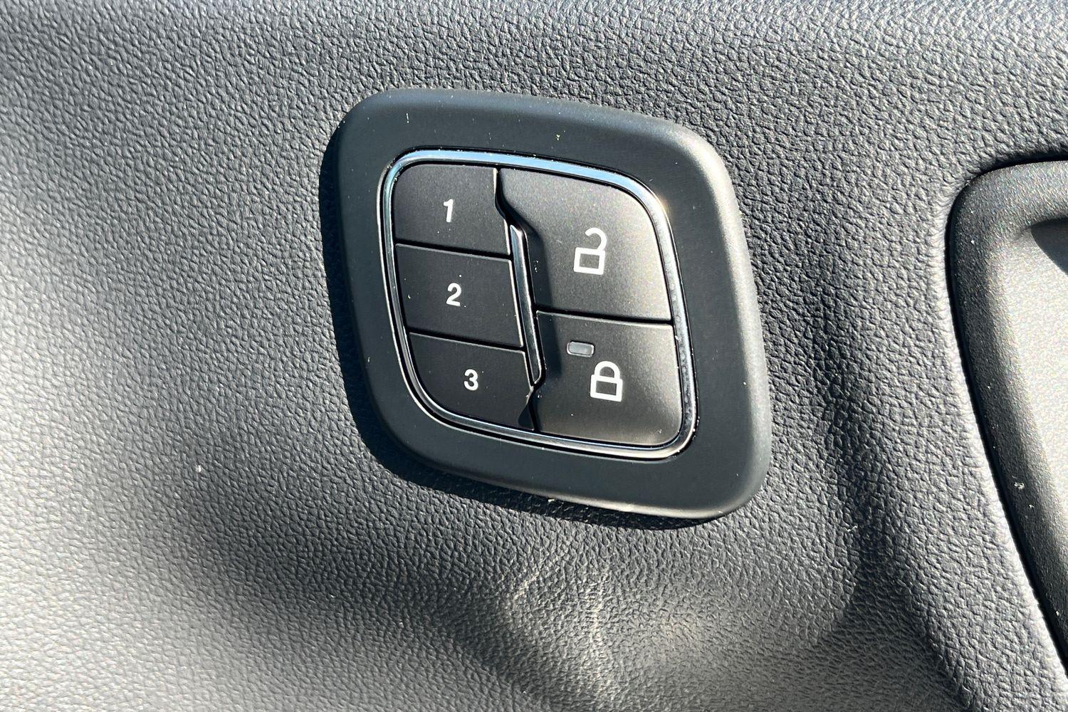 Ford KUGA Photo 24