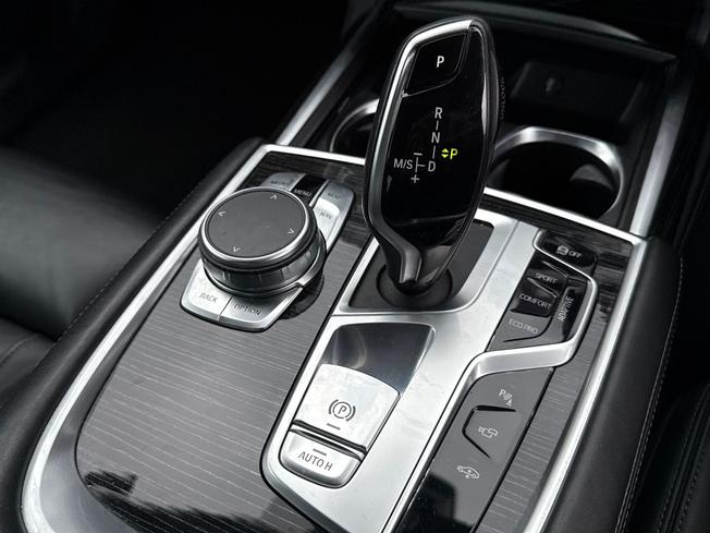 BMW 7 Series Photo 39