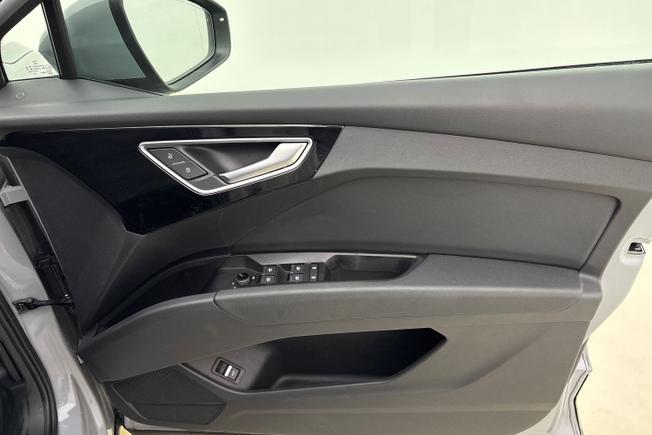 Audi Q4 Photo 30