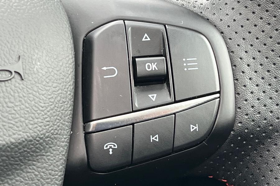 Ford KUGA Photo autoimg-bc40aaad9a4f9470992ae6c55e9b6fc1b6c36e0b.jpg