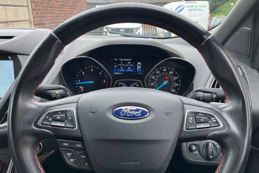 Ford KUGA Photo autoimg-bc44df840fb388ca729dc761ca15aac38980b002.jpg