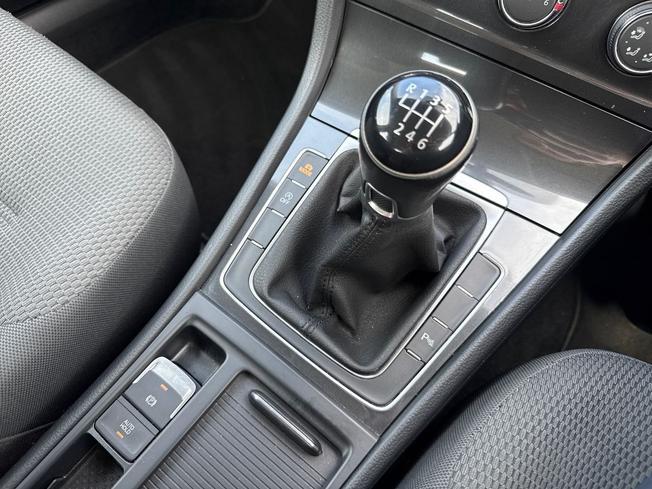 VOLKSWAGEN Golf Photo 30