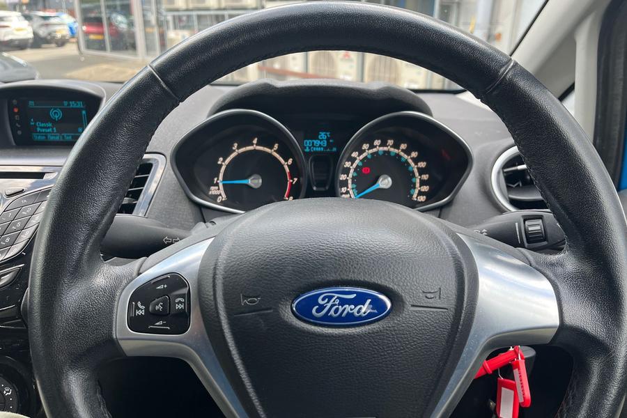 Ford FIESTA Photo autoimg-bc480295e82e11198cea75c35c7b6f77386e0624.jpg
