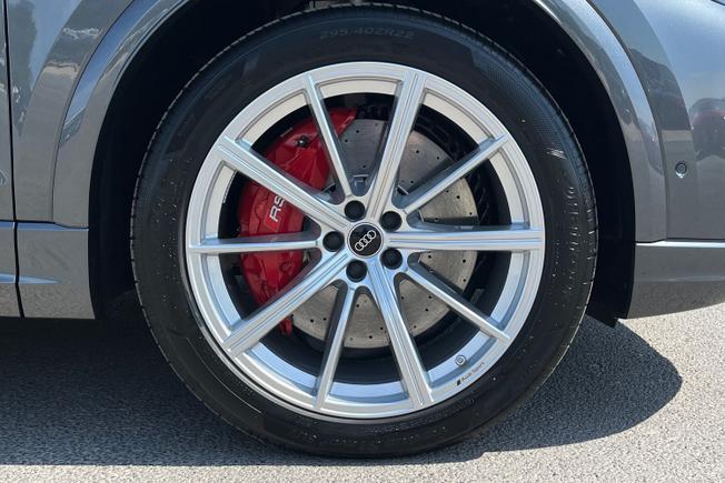 AUDI Rsq8 Photo 5