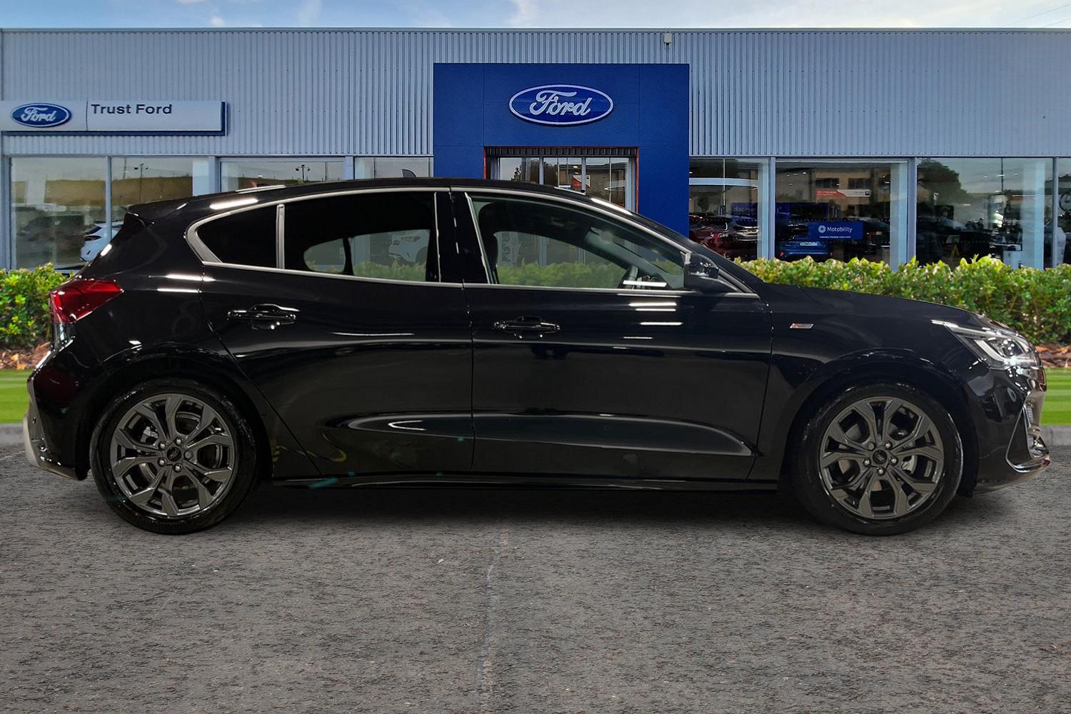 Ford Focus Photo 2