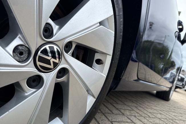 VOLKSWAGEN Golf Photo 22