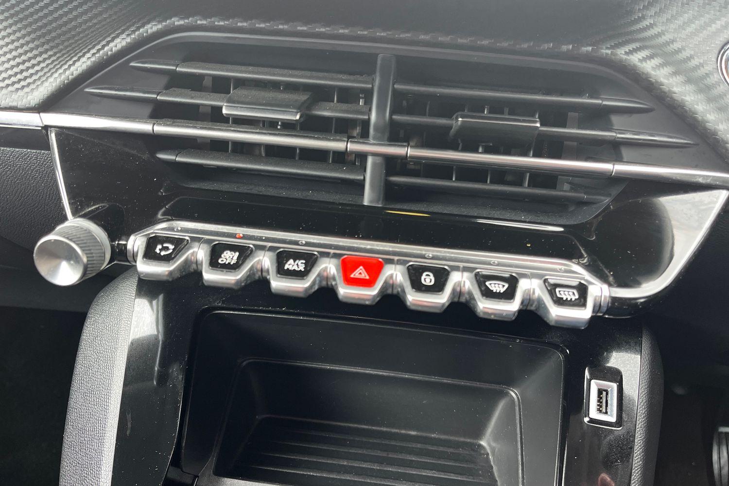 Peugeot 208 Photo 22