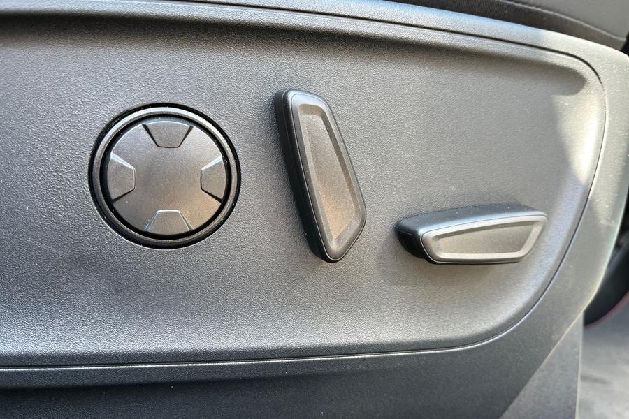 Ford Kuga Photo autoimg-bc58c8b83b53b8852441130e6e088ab344838157.jpg