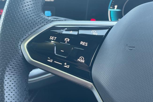 VOLKSWAGEN Touareg Photo 16