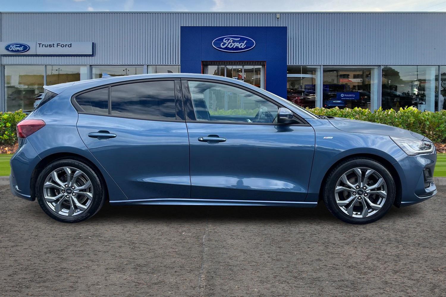 Ford Focus Photo 2