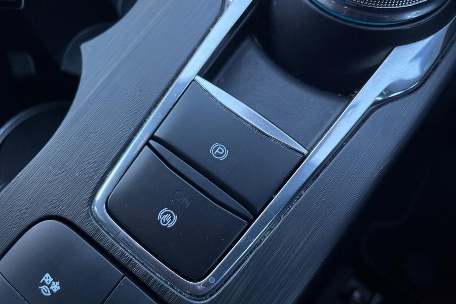 Ford Kuga Photo autoimg-bc60205cd8f009bc79db00757cf2b8ce47b4e8f9.jpg