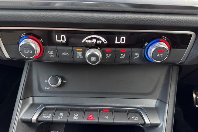 Audi Q3 Photo 24