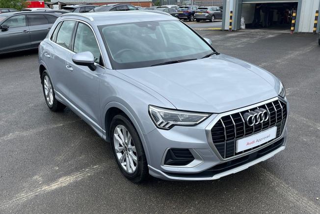 AUDI Q3 Photo 21