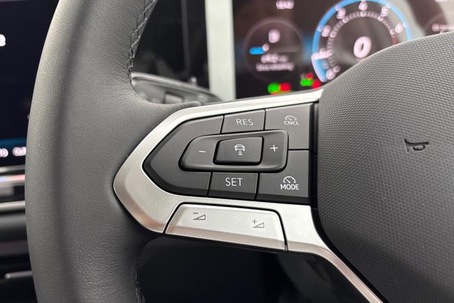 VOLKSWAGEN  Tiguan  Photo 16
