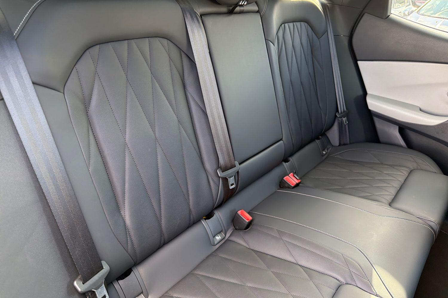 Ford EXPLORER Photo 19