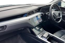 Audi e-tron Photo 2