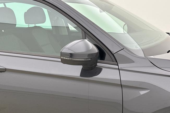 VOLKSWAGEN Tiguan Photo 20