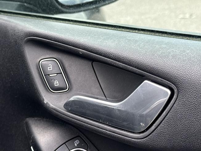 FORD Fiesta Photo 27