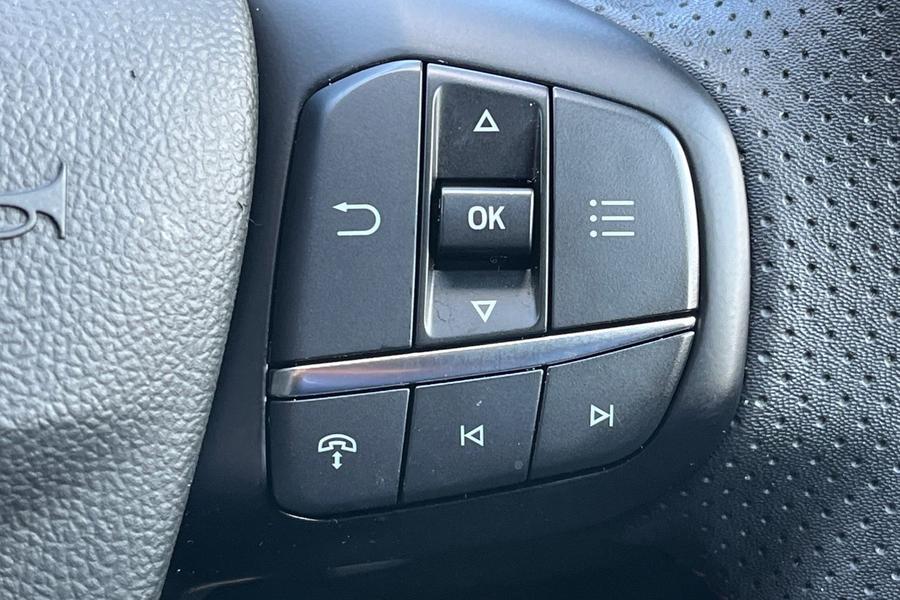 Ford Kuga Photo autoimg-bc9cf3ff858d671b4960a53de83af1b96f75f045.jpg