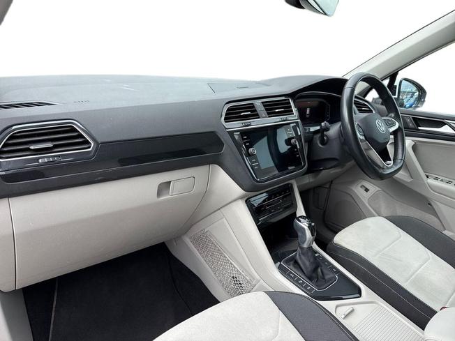 VOLKSWAGEN Tiguan Photo 2