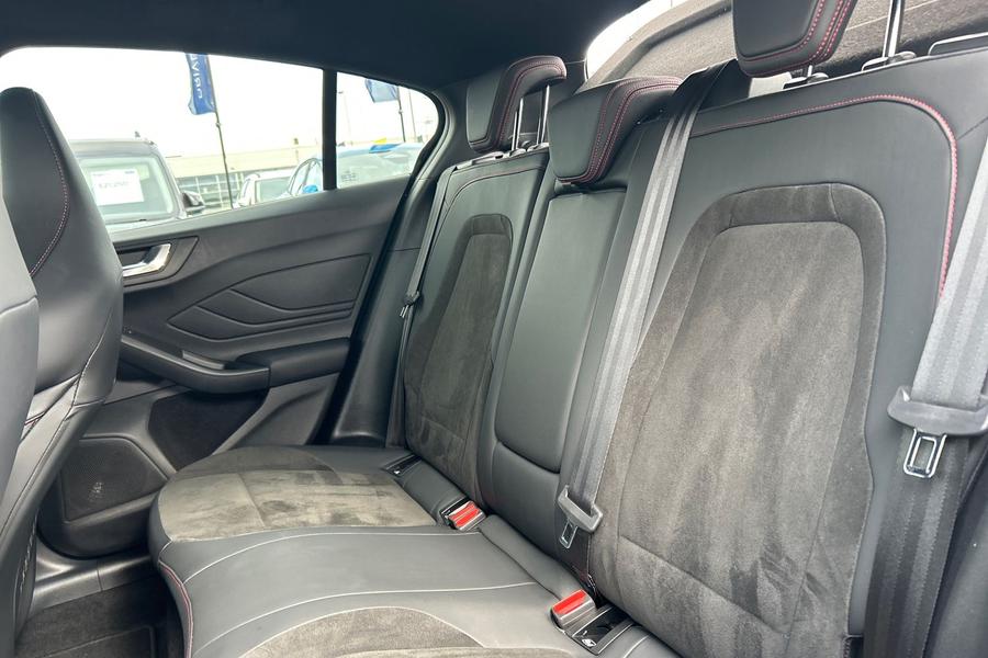 Ford Focus Photo autoimg-bc9e30531c8faecf1e3b2792c85b9ba38a898a8a.jpg