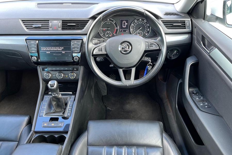 Skoda SUPERB Photo autoimg-bca5b6ad53868a0bae13464739df0569a3d7956b.jpg