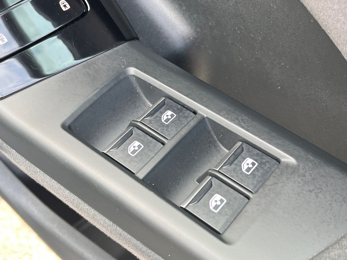 Audi Q6 e-tron Photo 30
