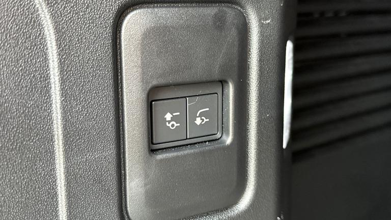 Used Land Rover Defender WF75HSC 35