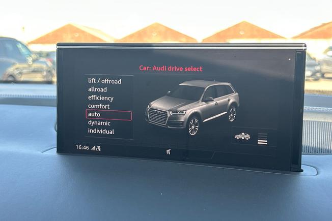 AUDI Q7 Photo 60