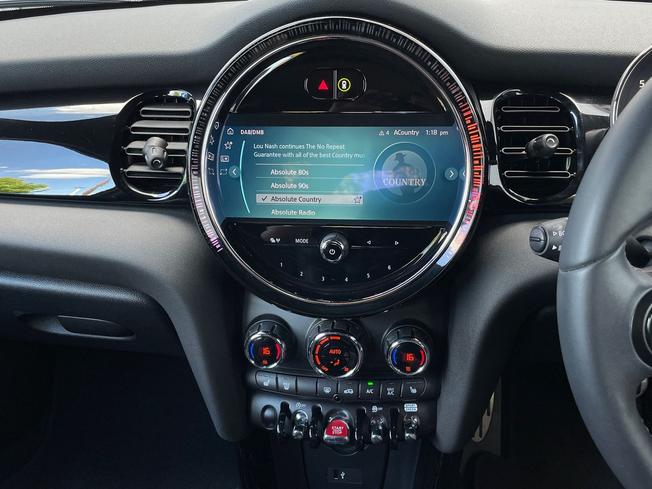 MINI Hatch Photo 14